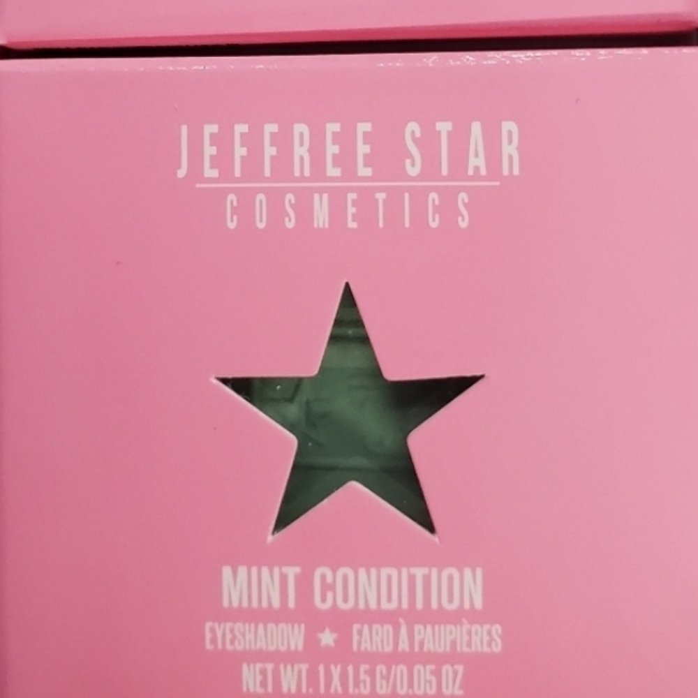 2 Jeffree Star Artistry shadows for request